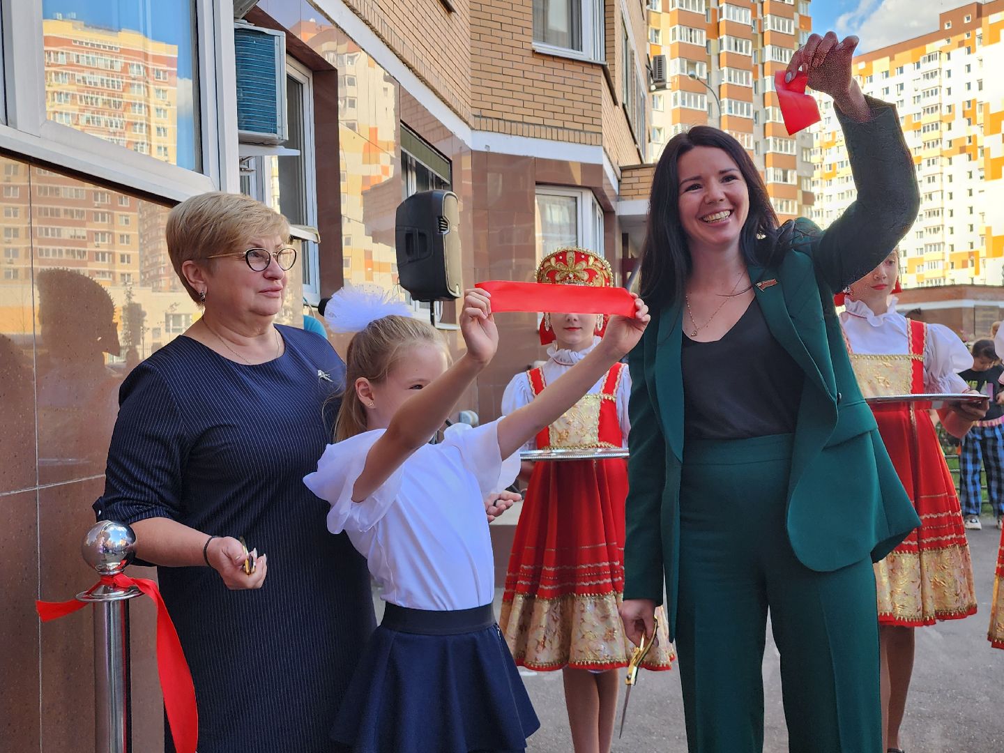 библиотека; досуг; чтение; зелёные аллеи; видное