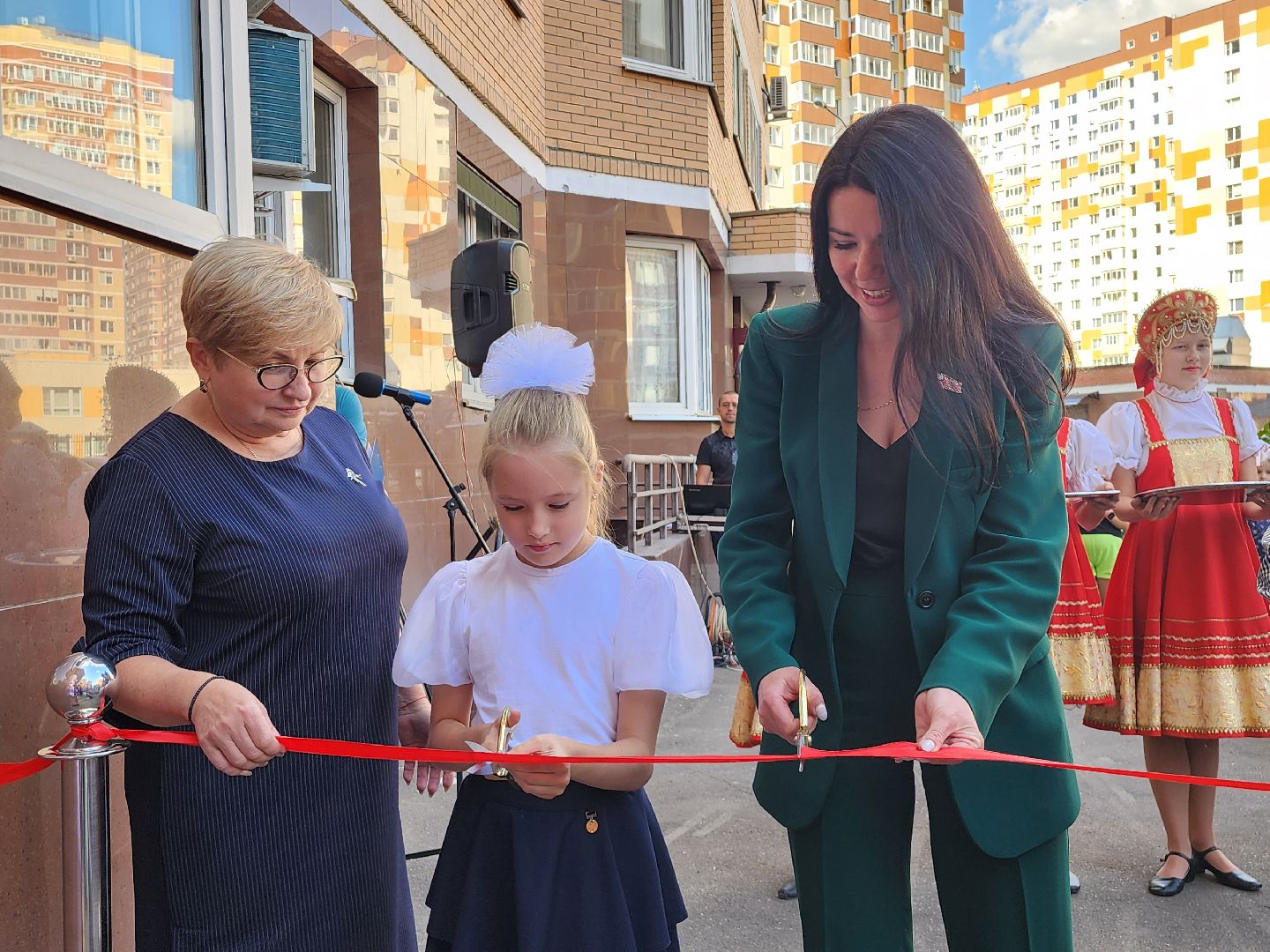 библиотека; досуг; чтение; зелёные аллеи; видное