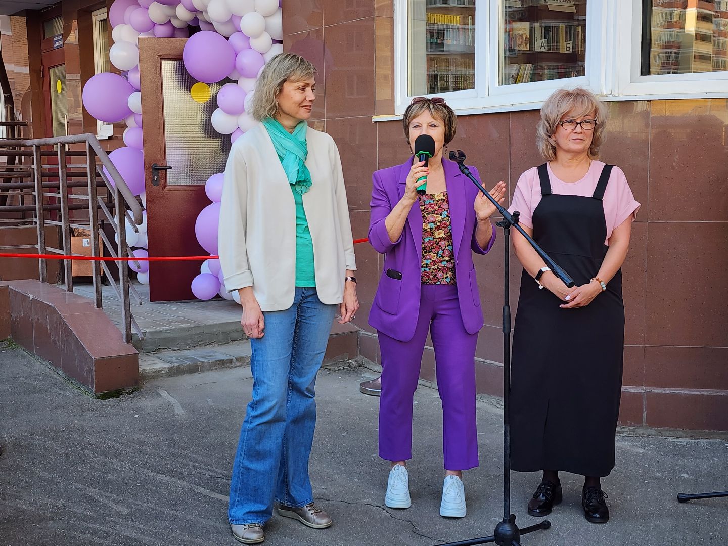 библиотека; досуг; чтение; зелёные аллеи; видное