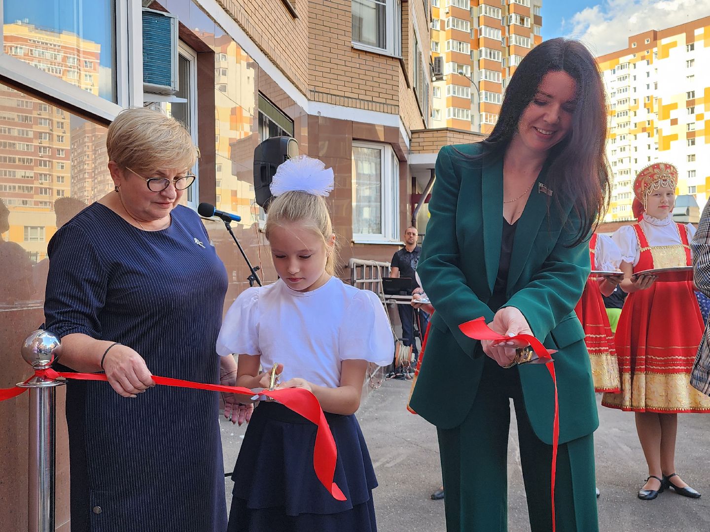 библиотека; досуг; чтение; зелёные аллеи; видное