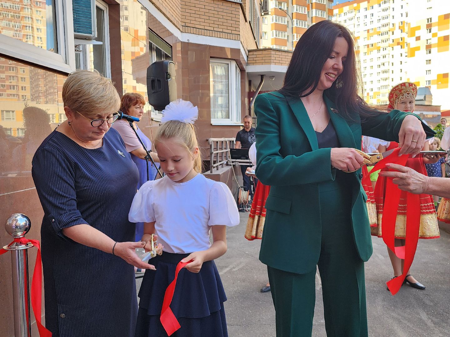 библиотека; досуг; чтение; зелёные аллеи; видное