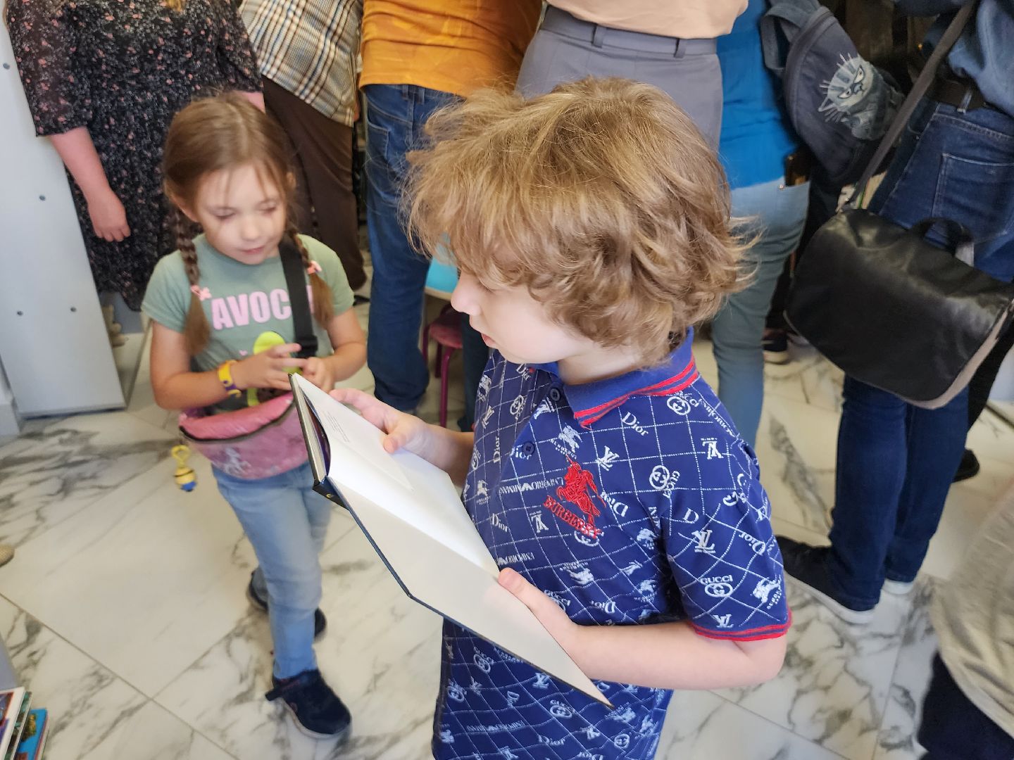 библиотека; досуг; чтение; зелёные аллеи; видное