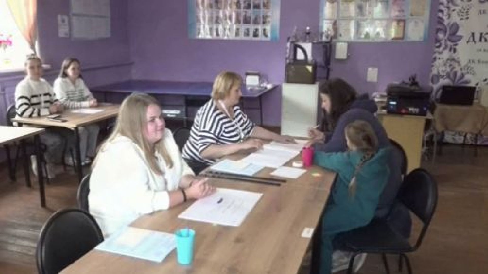 Раменское, выборы, супруга участника СВО проголосовала на избирательном участке в Гжели