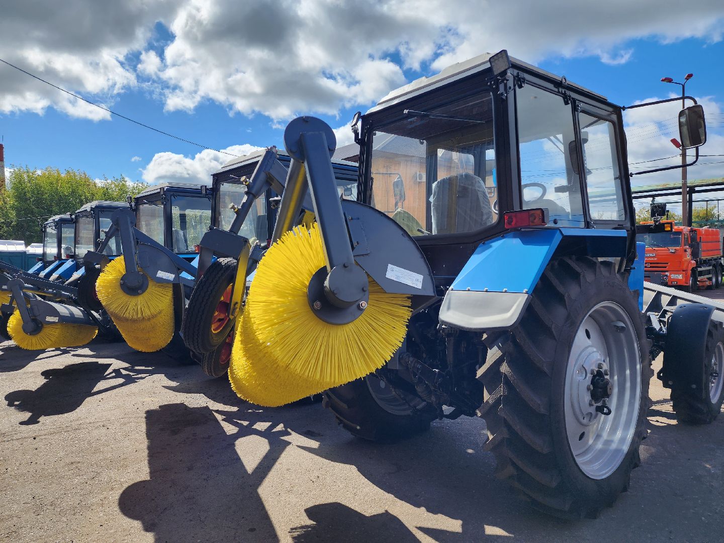 комбинат благоустройства, серпухов, новая техника, трактор, дорожная техника, ЖКХ,