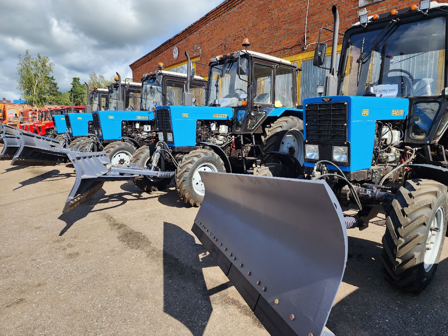 комбинат благоустройства, серпухов, новая техника, трактор, дорожная техника, ЖКХ,
