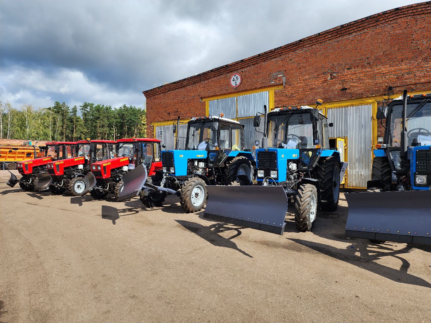 комбинат благоустройства, серпухов, новая техника, трактор, дорожная техника, ЖКХ,