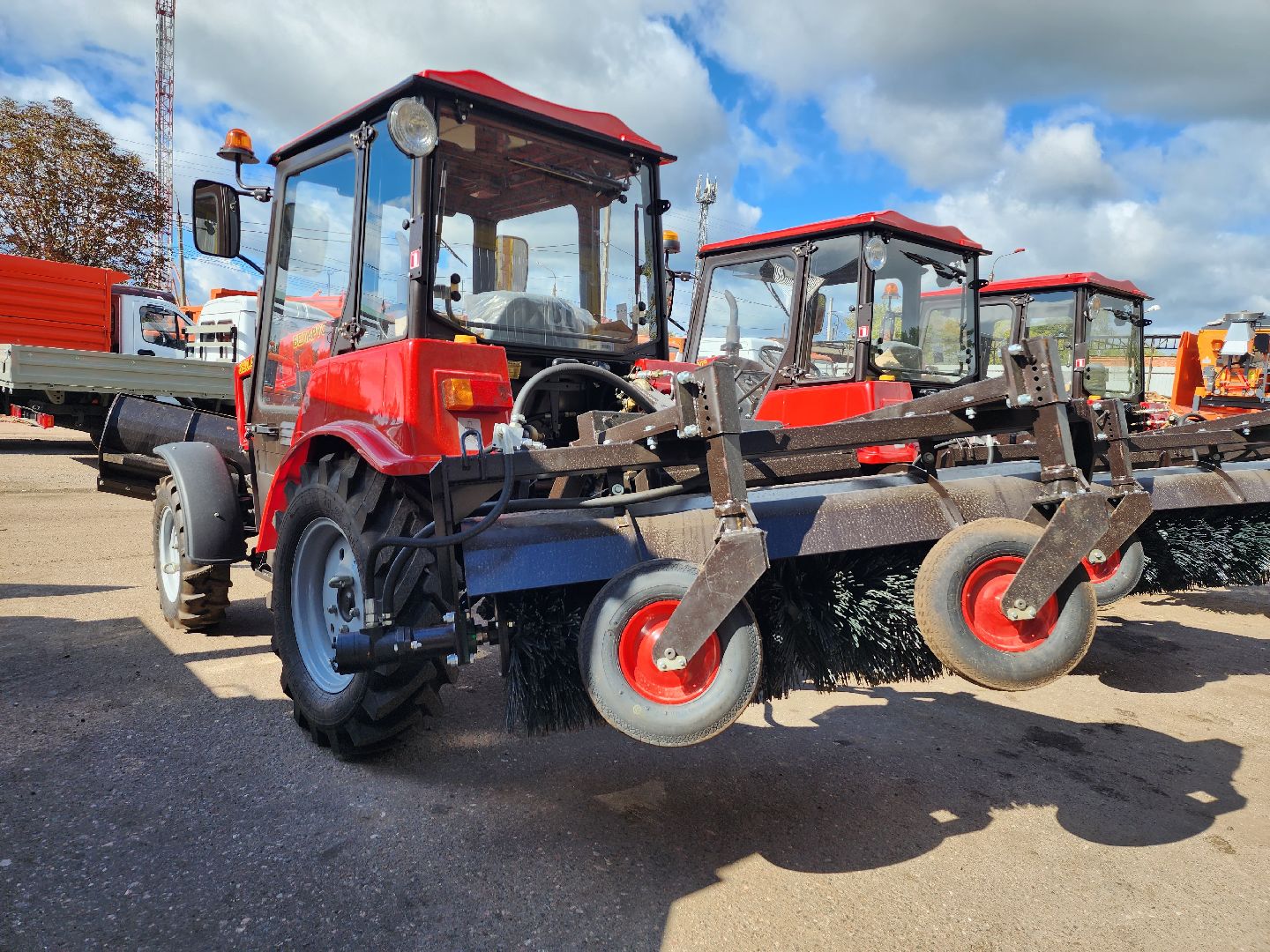 комбинат благоустройства, серпухов, новая техника, трактор, дорожная техника, ЖКХ,