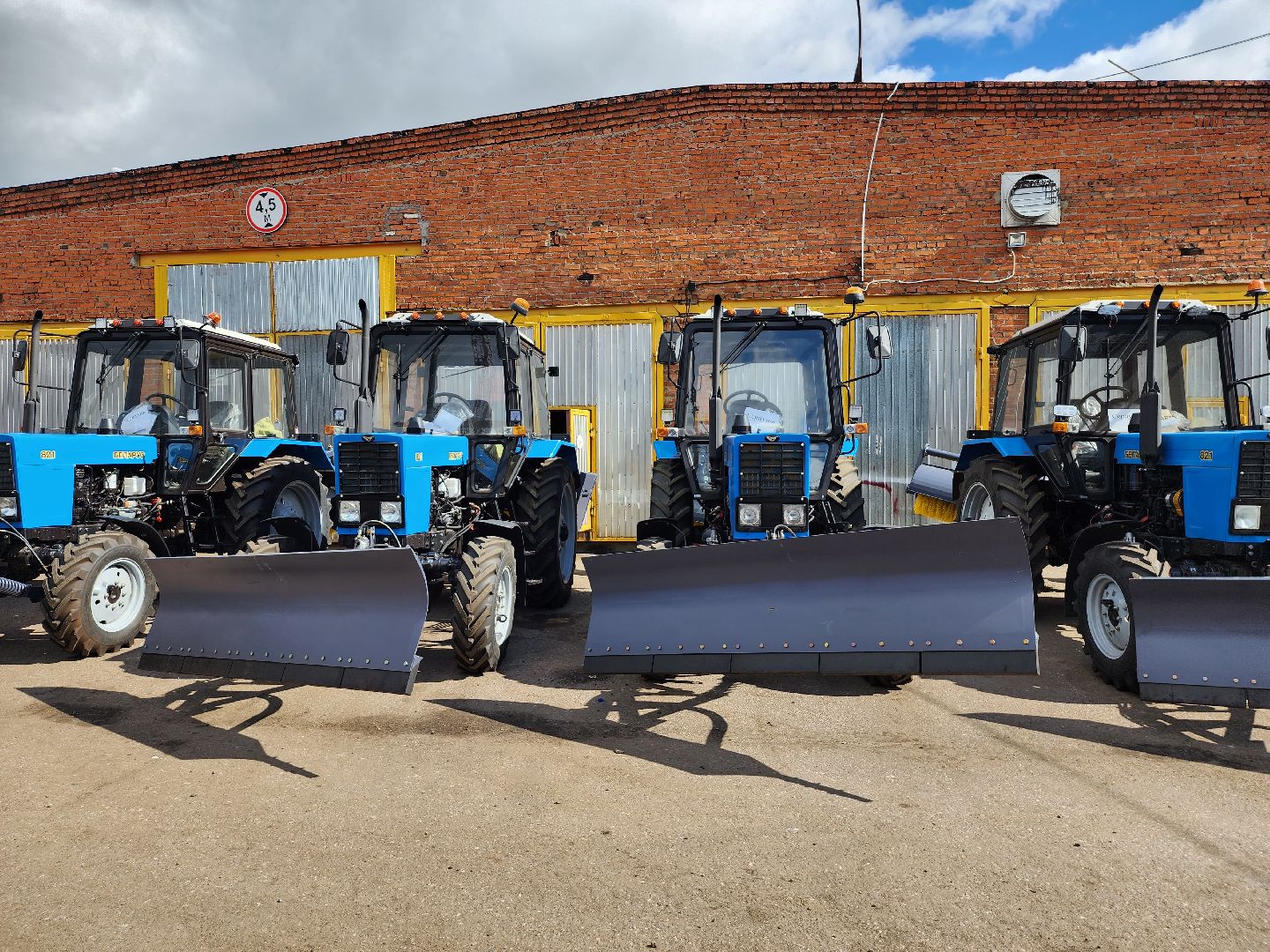 комбинат благоустройства, серпухов, новая техника, трактор, дорожная техника, ЖКХ,