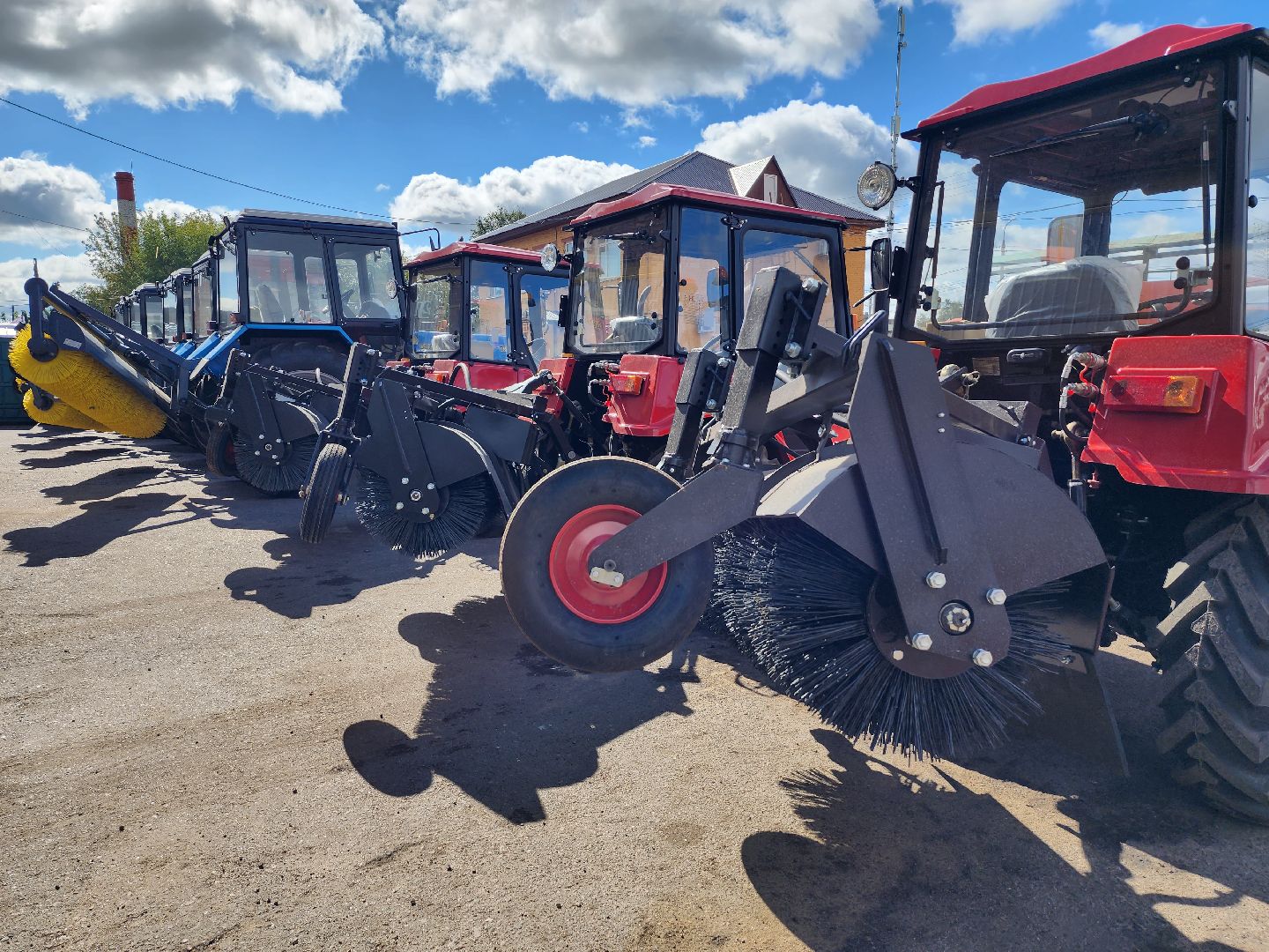 комбинат благоустройства, серпухов, новая техника, трактор, дорожная техника, ЖКХ,