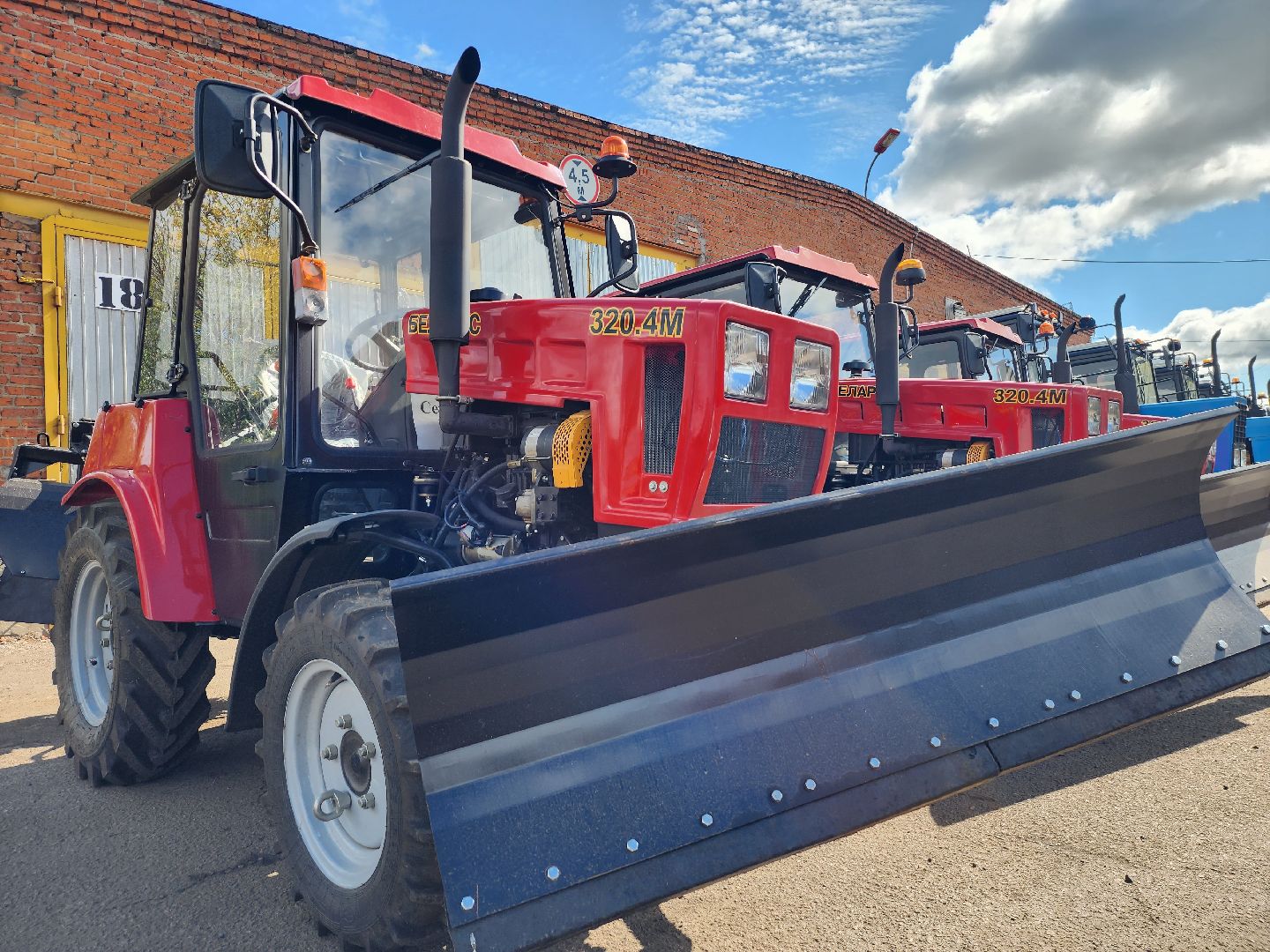 комбинат благоустройства, серпухов, новая техника, трактор, дорожная техника, ЖКХ,