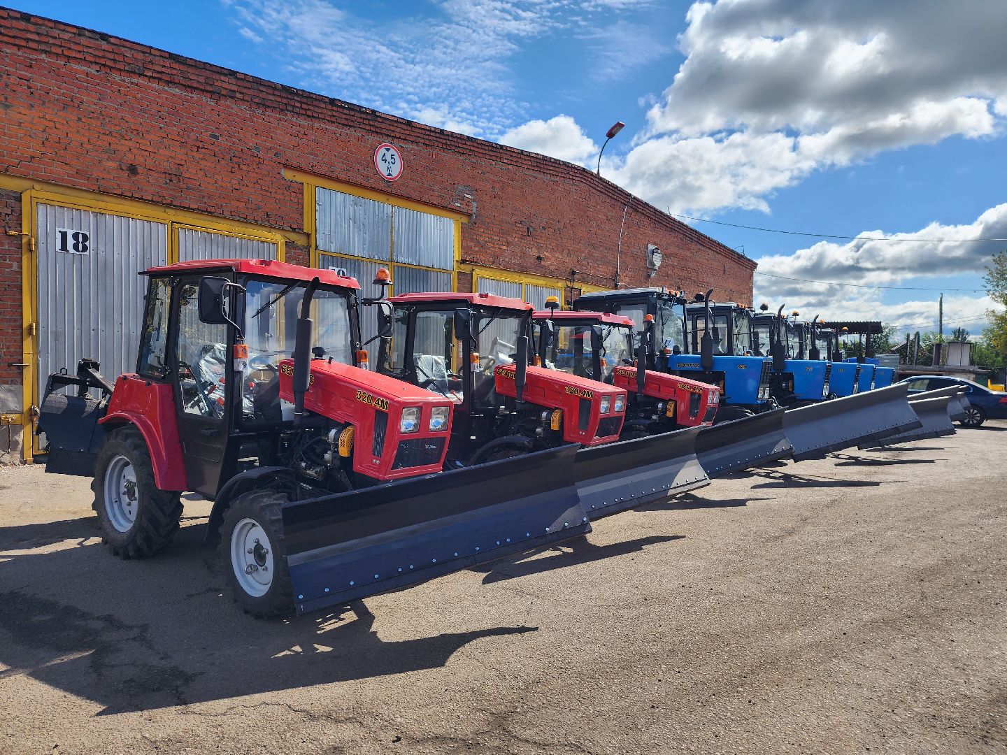 комбинат благоустройства, серпухов, новая техника, трактор, дорожная техника, ЖКХ,