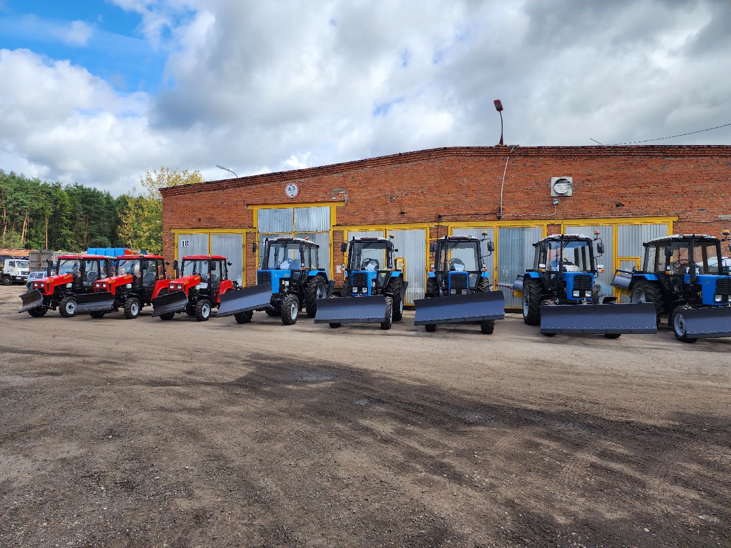 комбинат благоустройства, серпухов, новая техника, трактор, дорожная техника, ЖКХ,