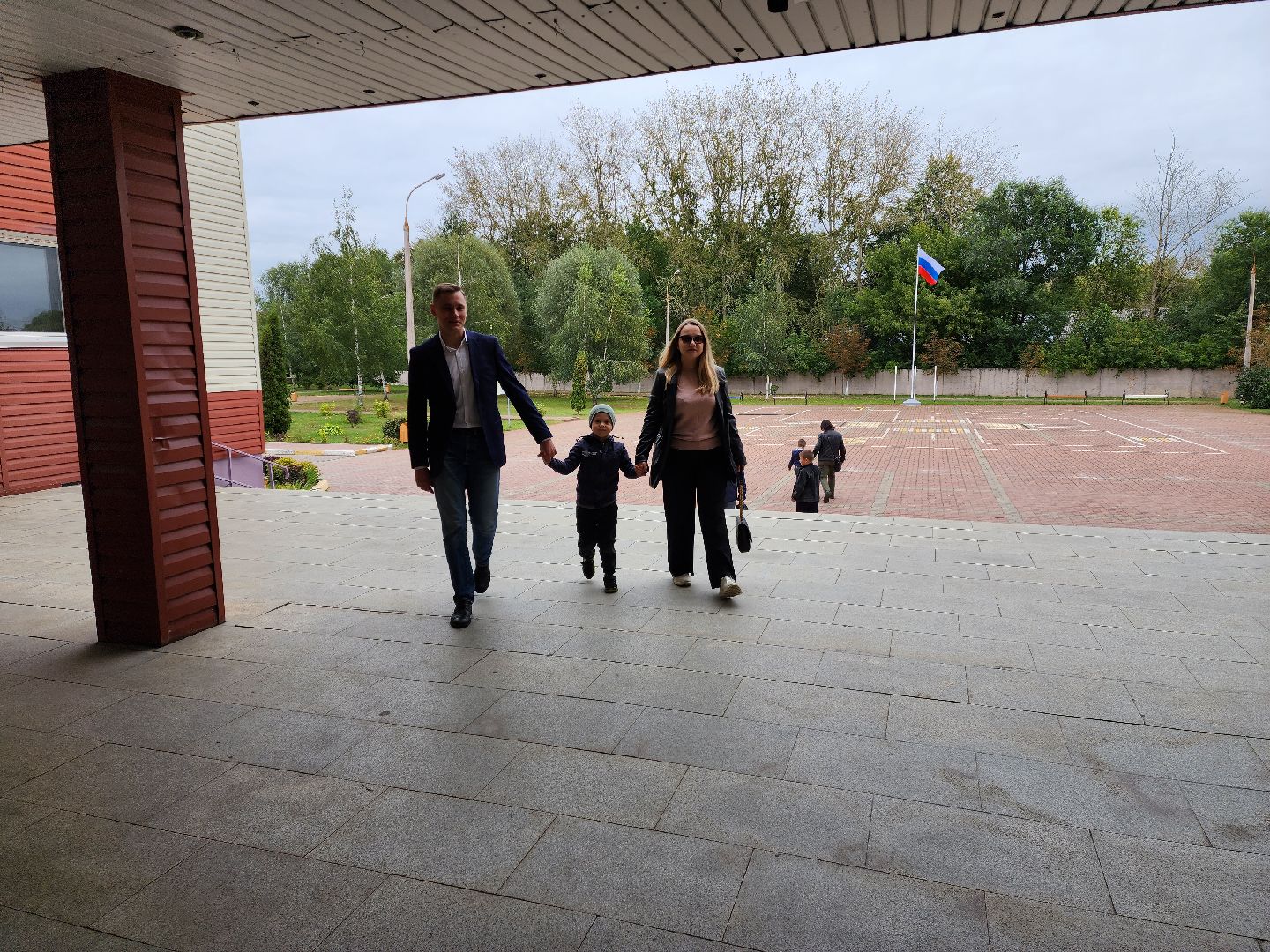 Раменское, выборы, лидер молодёжного движения в Раменском пришёл на голосование со своей семьёй