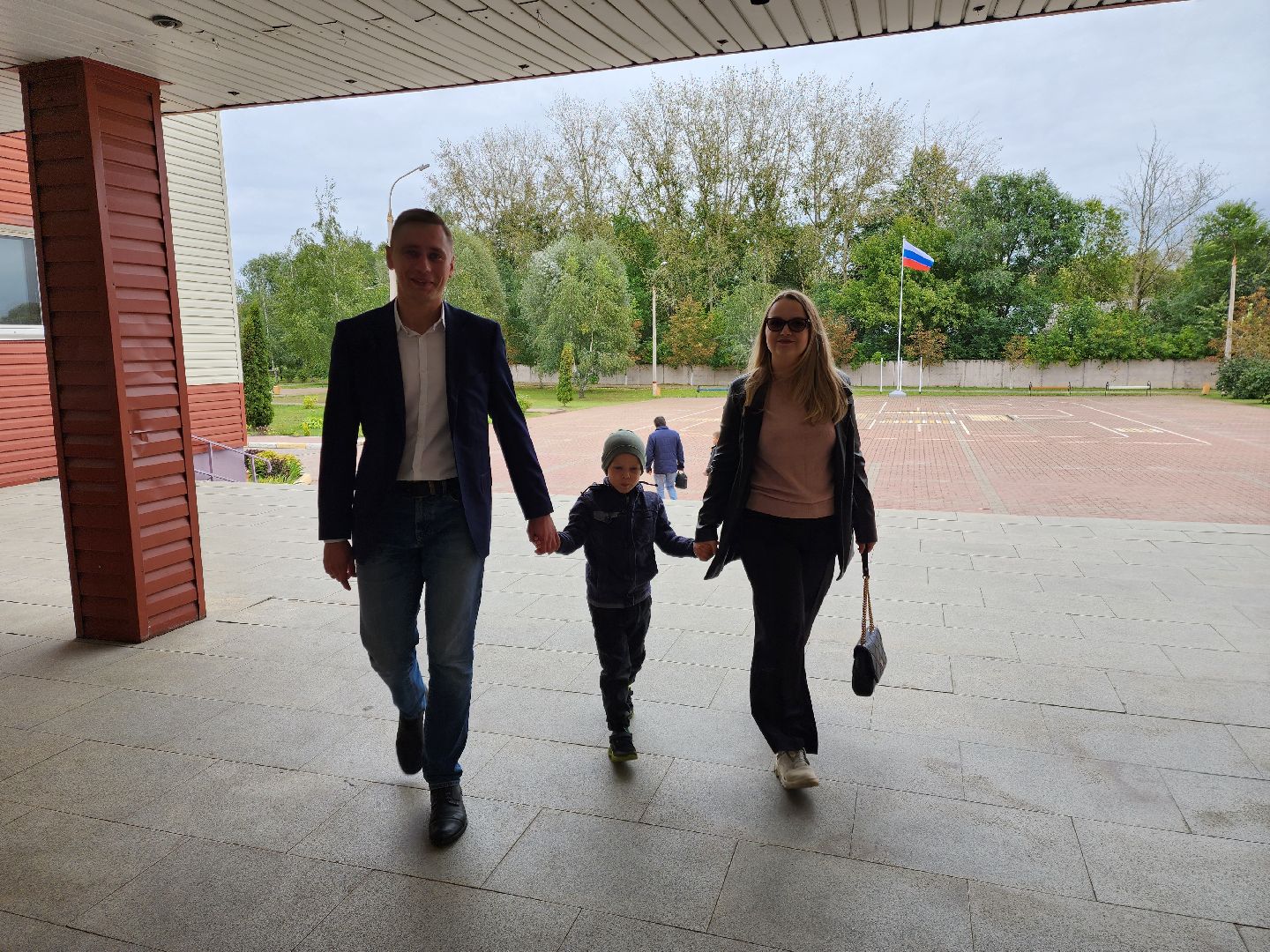 Раменское, выборы, лидер молодёжного движения в Раменском пришёл на голосование со своей семьёй