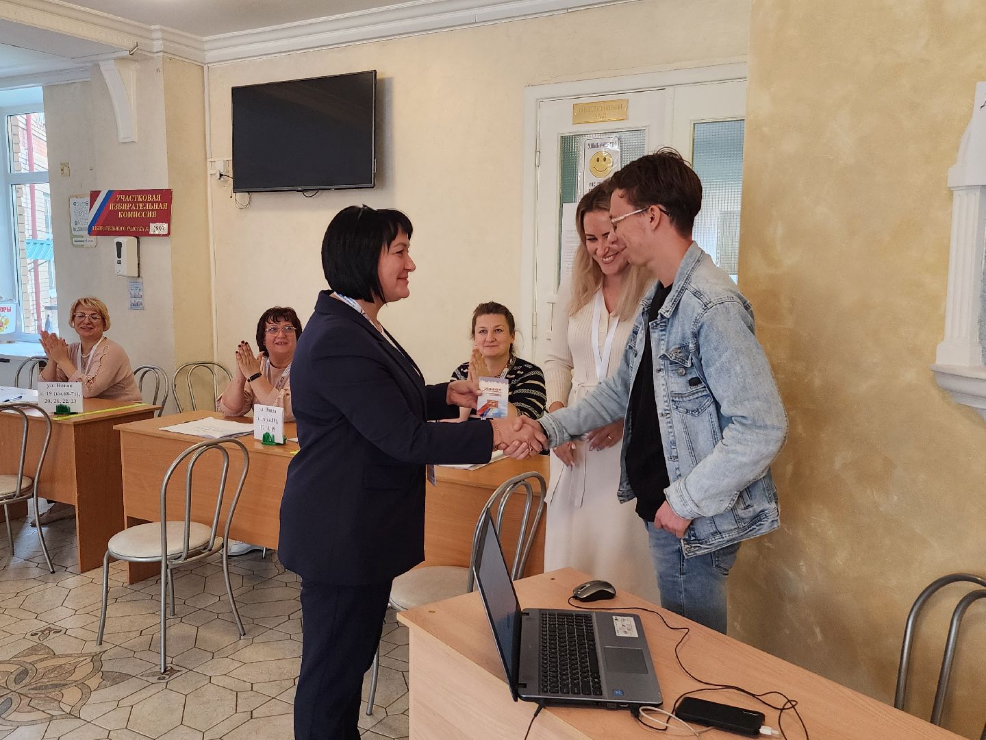 серпухов, школа 12, выборы, выборы губернатора московской области, волонтеры, подмосковье выбирает 2023, подмосковьевыбирает2023, едг 2023,