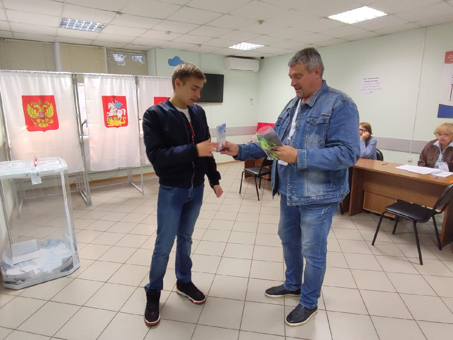 Долгопрудный, выборы, молодежь, подарки