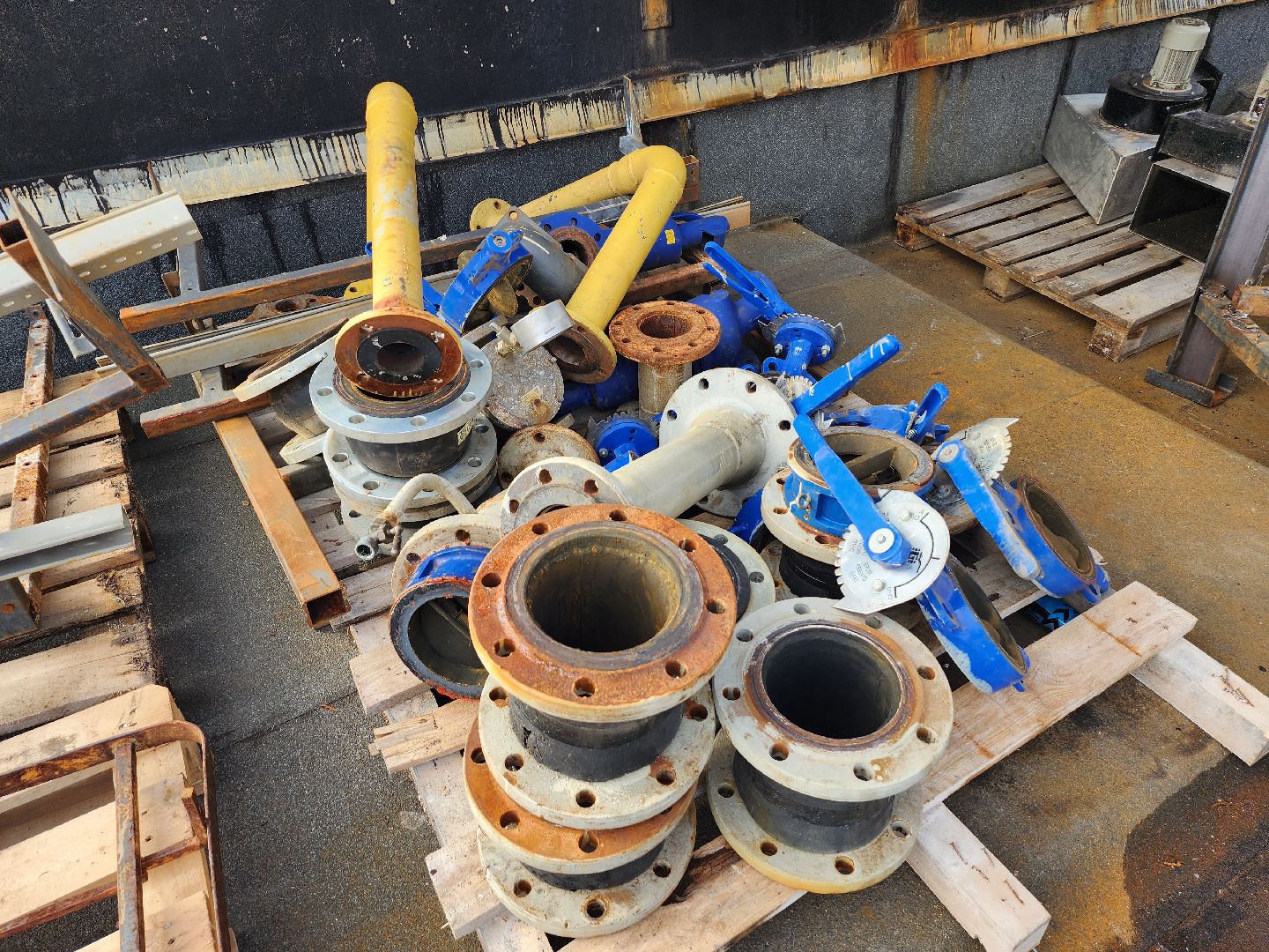 подъемный кран, котельная, серпухов, улица юбилейная, ивановские дворики, котельная на крыше,