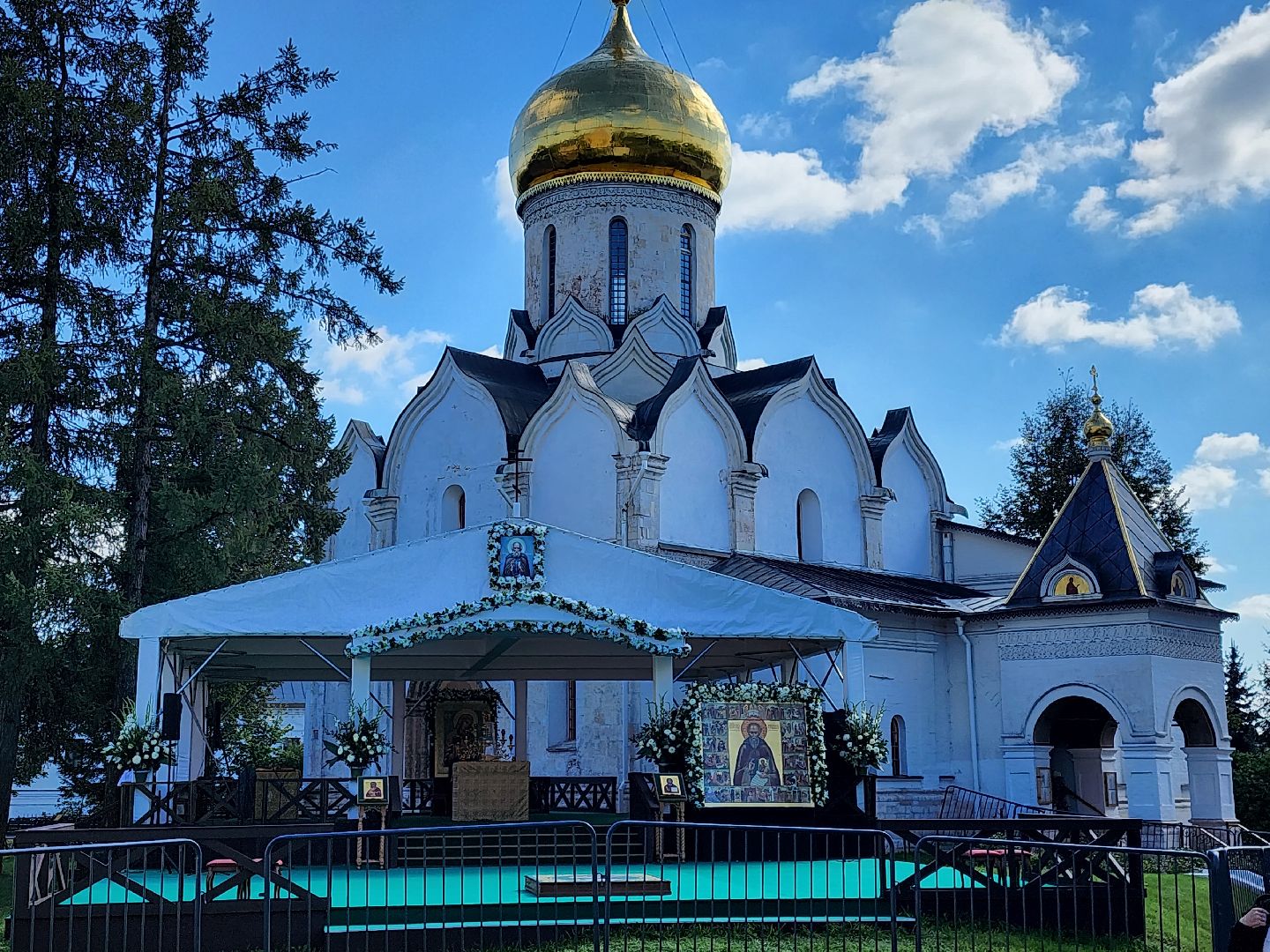 Звенигород, выставка Ивана Глазунова, Царицыны палаты, Саввино-Сторожевский монастырь, патриарх Кирилл