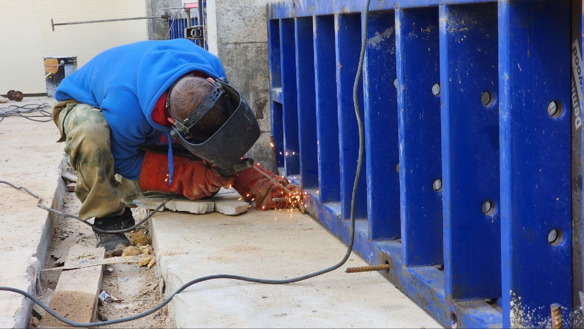 Дмитров, Роялтафт, Мининвест