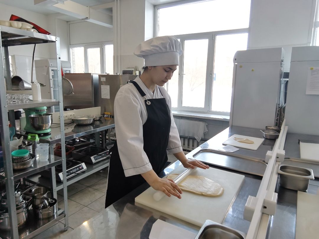 Балашихинский техникум, повара, кондитеры, спецоперация, сухой паёк, помощь военнослужащим, СВО, студенты, хлебные палочки