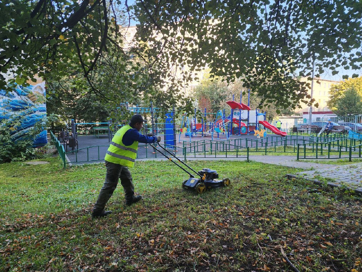 жкх, уборка дворов, покос травы, коммунальное хозяйство, дворыподмосковья,