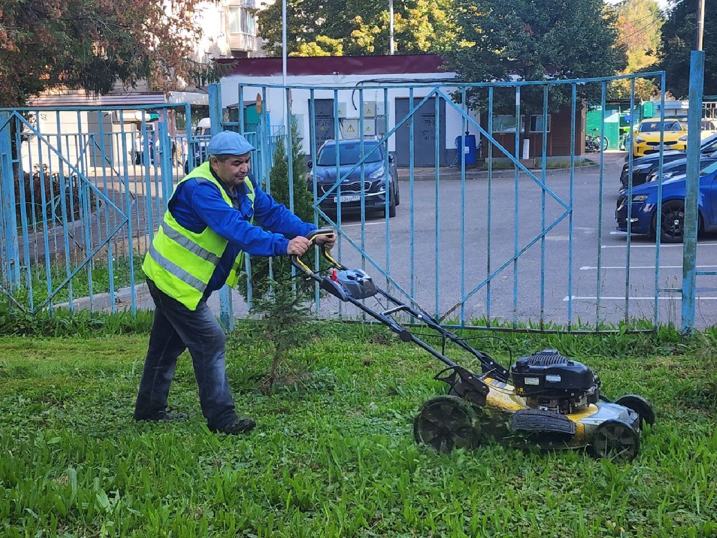 жкх, уборка дворов, покос травы, коммунальное хозяйство, дворыподмосковья,