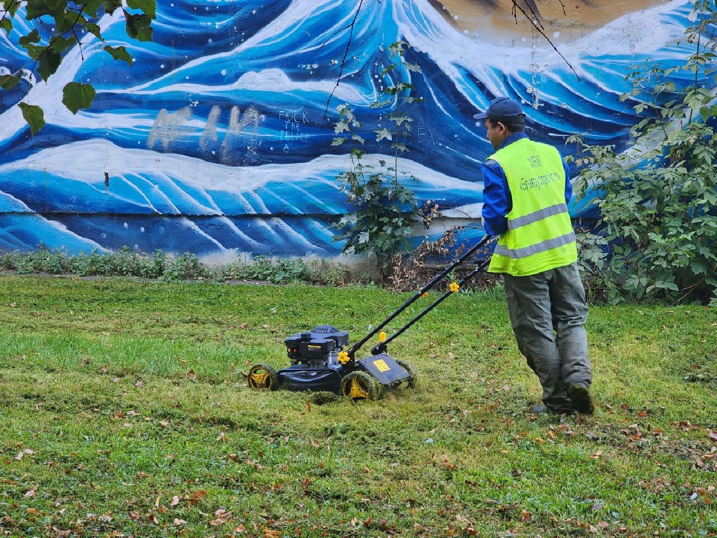 жкх, уборка дворов, покос травы, коммунальное хозяйство, дворыподмосковья,