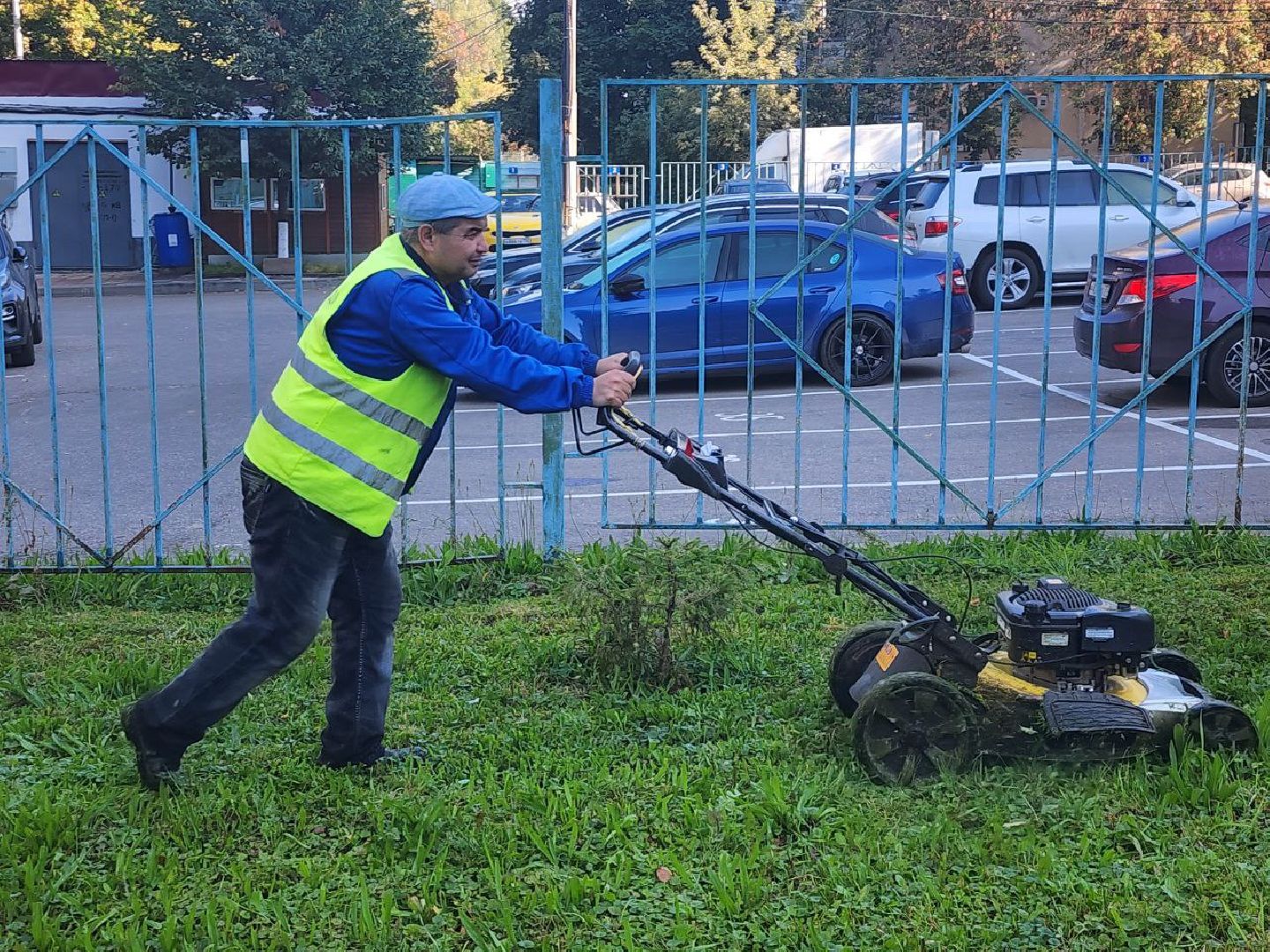 жкх, уборка дворов, покос травы, коммунальное хозяйство, дворыподмосковья,