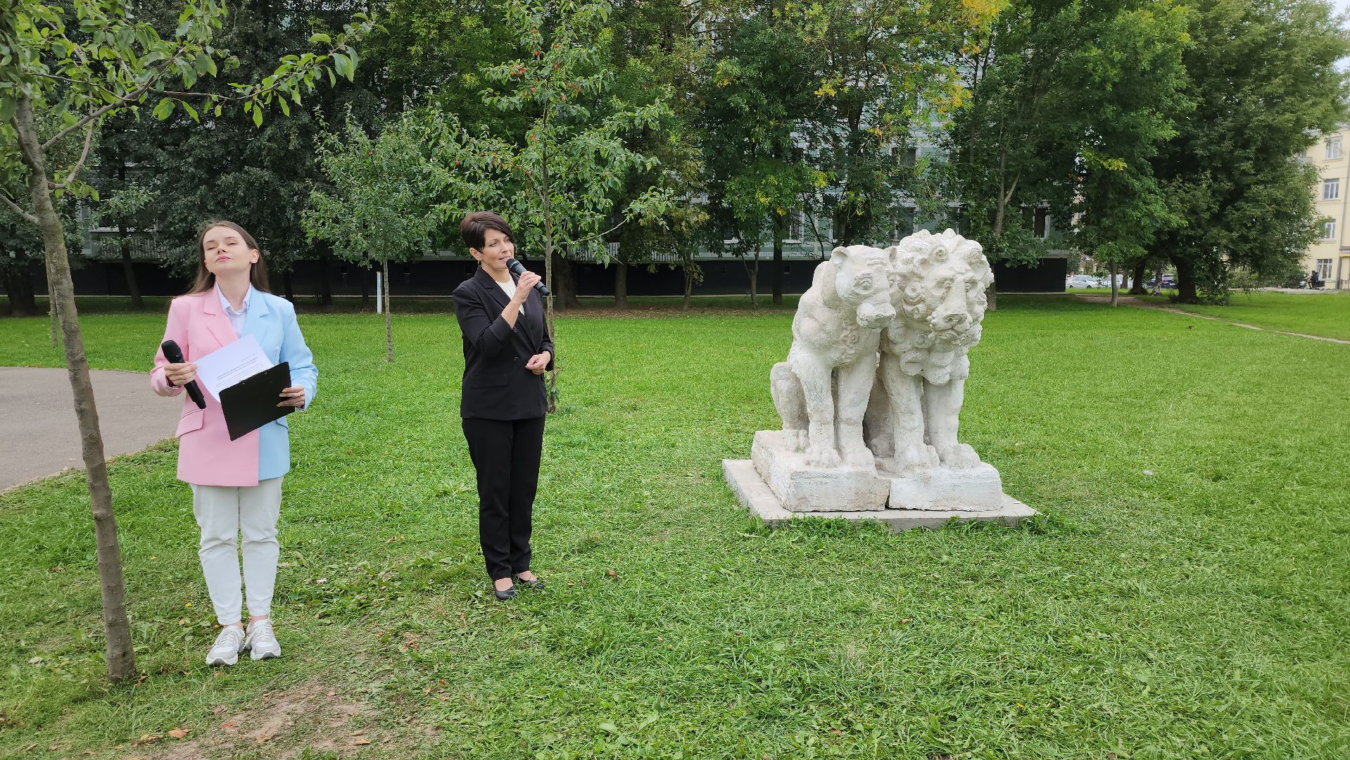 Серпухов, подмосковье, грустные львы, реставрация, сквер, волонтеры,