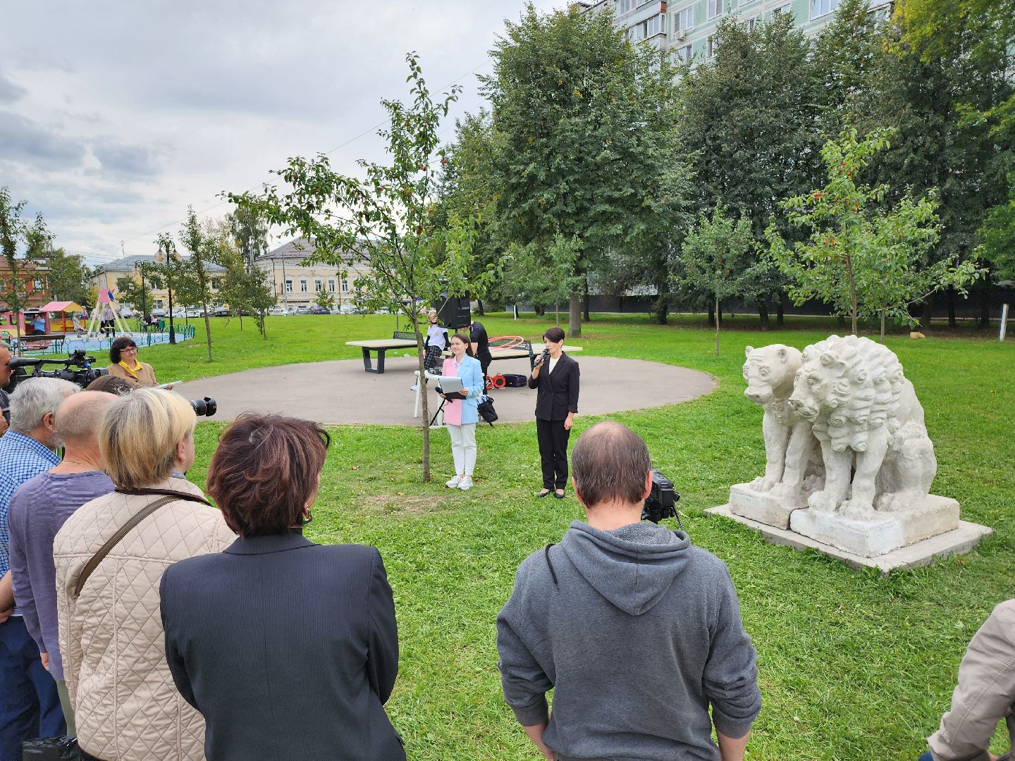 Серпухов, подмосковье, грустные львы, реставрация, сквер, волонтеры,