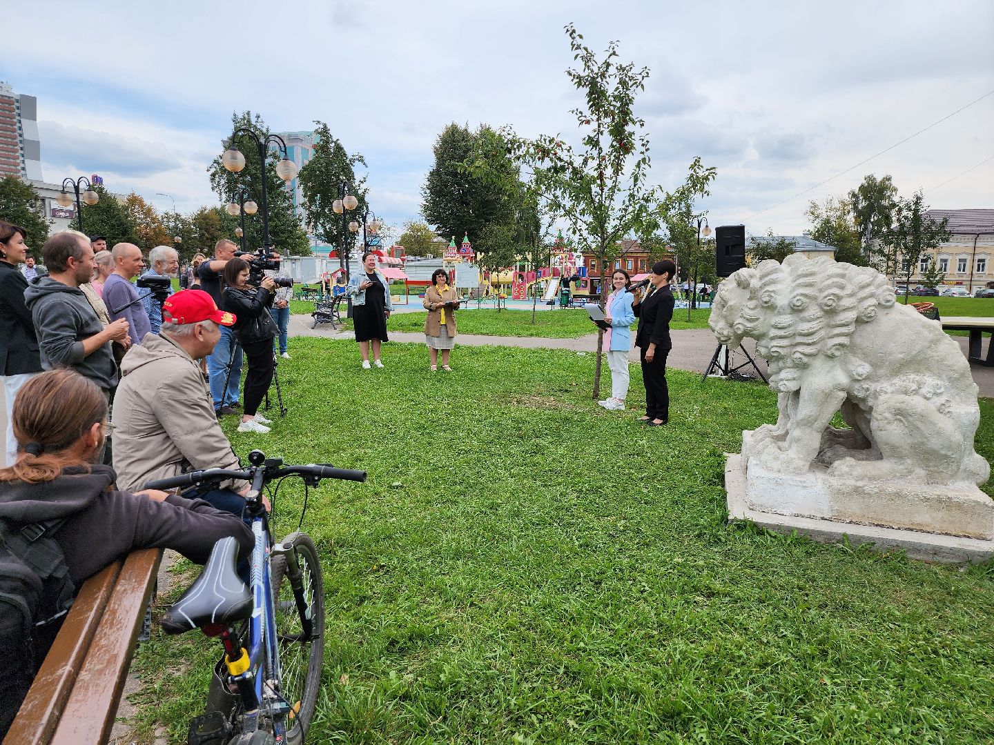 Серпухов, подмосковье, грустные львы, реставрация, сквер, волонтеры,