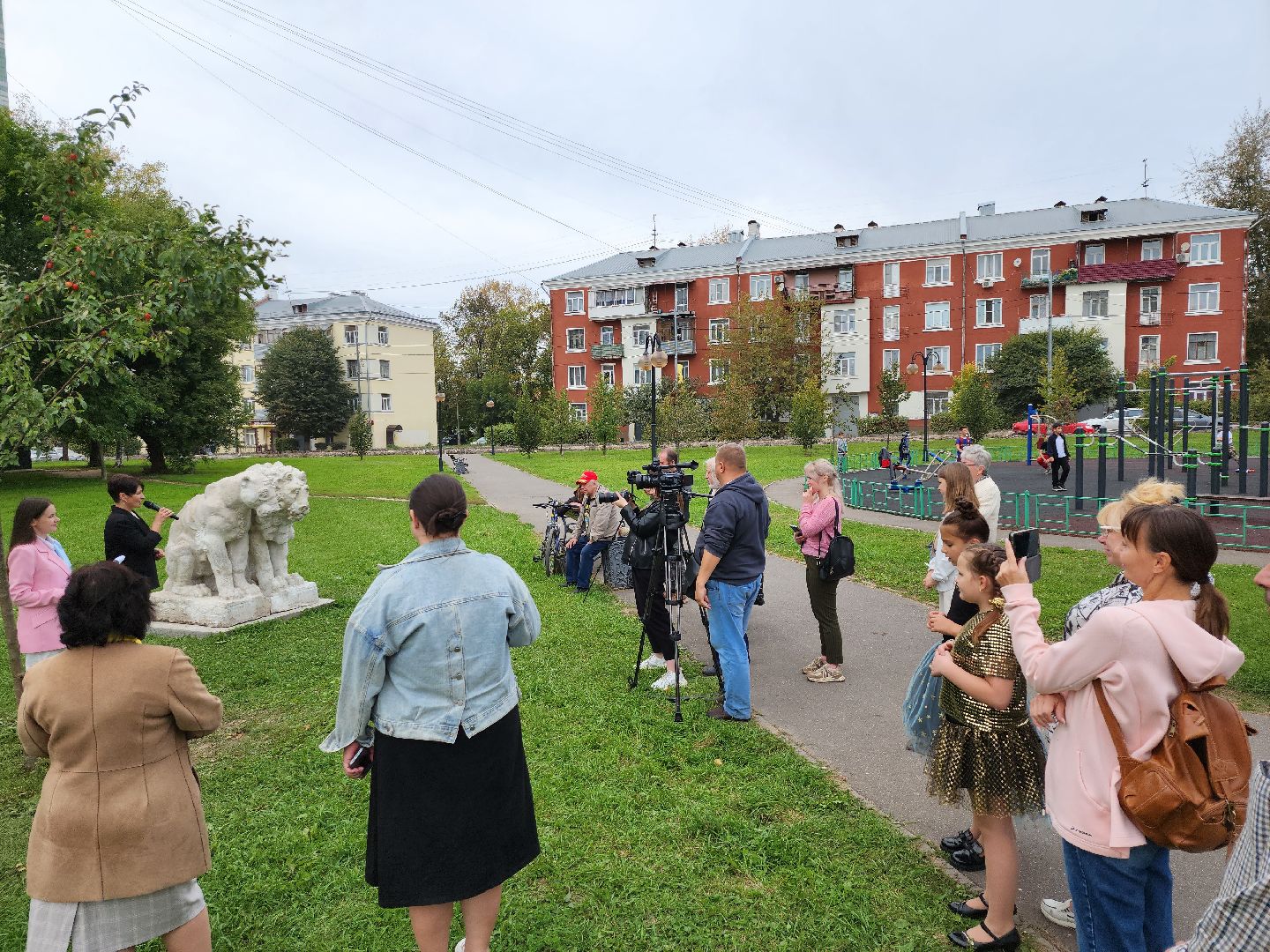 Серпухов, подмосковье, грустные львы, реставрация, сквер, волонтеры,