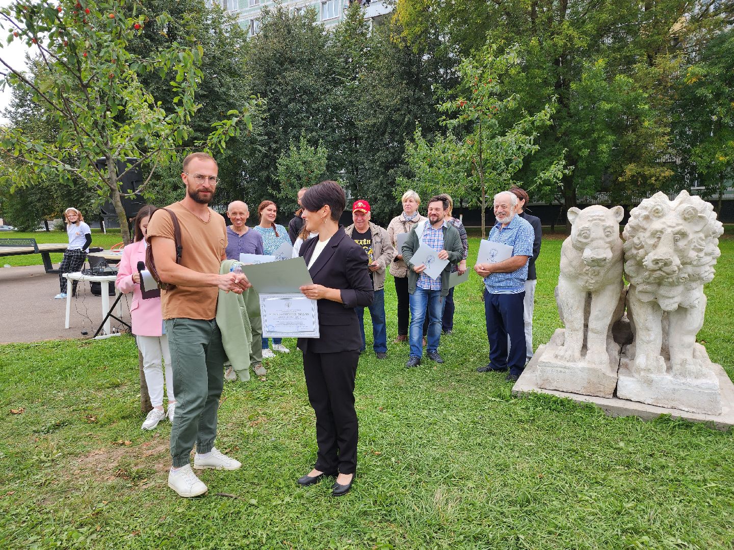 Серпухов, подмосковье, грустные львы, реставрация, сквер, волонтеры,