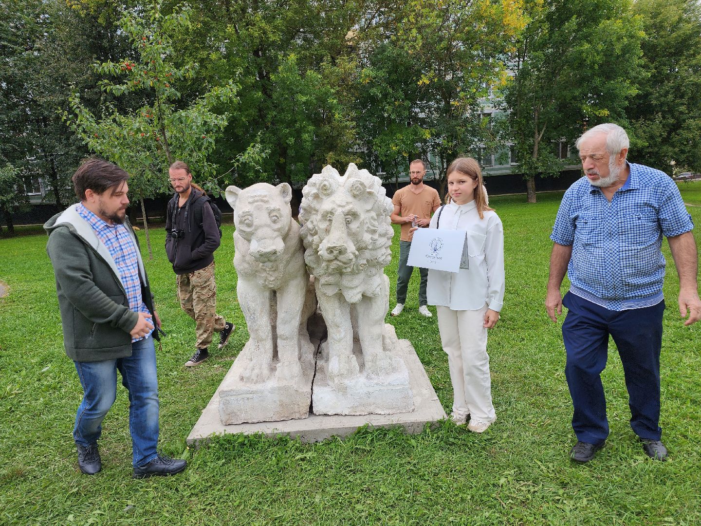 Серпухов, подмосковье, грустные львы, реставрация, сквер, волонтеры,