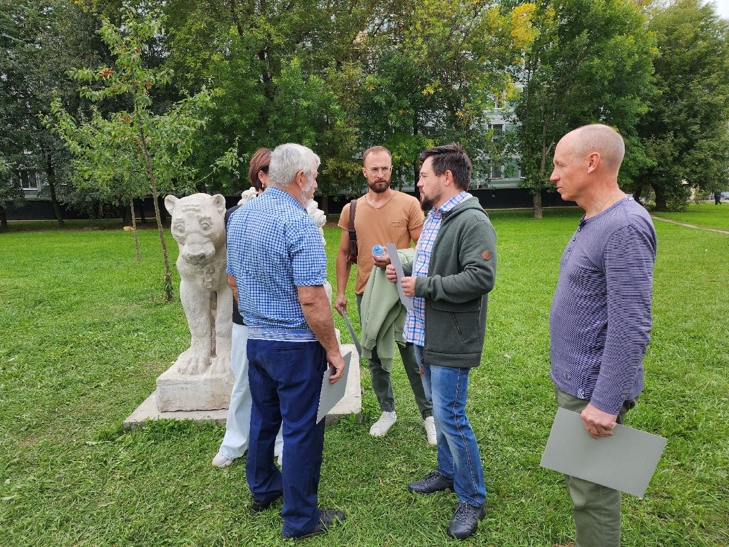 Серпухов, подмосковье, грустные львы, реставрация, сквер, волонтеры,