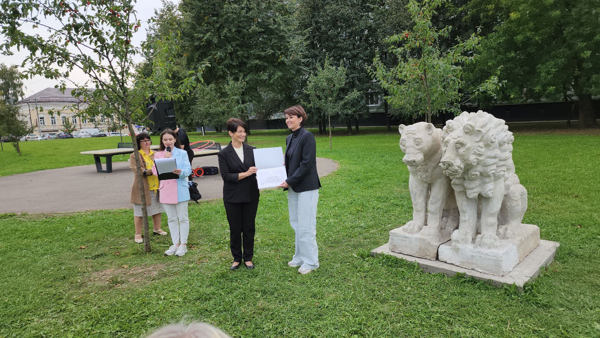 Серпухов, подмосковье, грустные львы, реставрация, сквер, волонтеры,