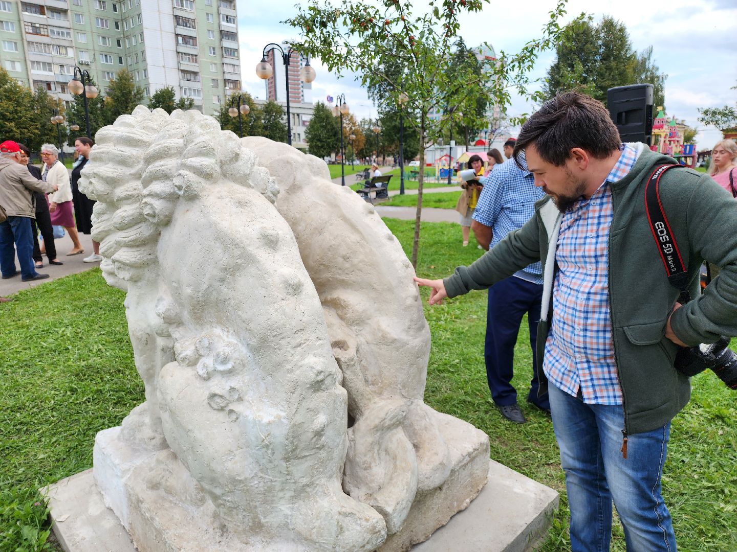 Серпухов, подмосковье, грустные львы, реставрация, сквер, волонтеры,