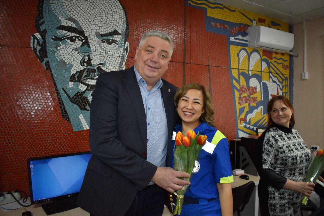 поздравление с 8 марта, Балашиха, депутат, Тарас Ефимов, скорая помощь, тюльпаны, весна, Железнодорожный, медсестра, фельдшер, врач Мособлдума