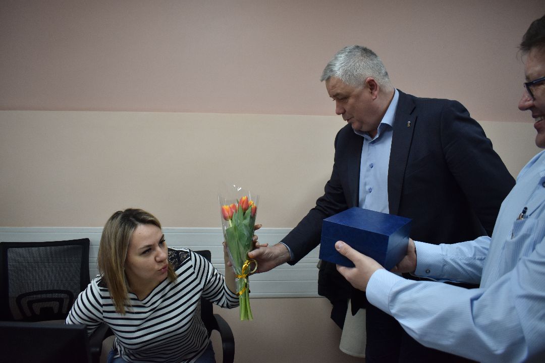 поздравление с 8 марта, Балашиха, депутат, Тарас Ефимов, скорая помощь, тюльпаны, весна, Железнодорожный, медсестра, фельдшер, врач Мособлдума