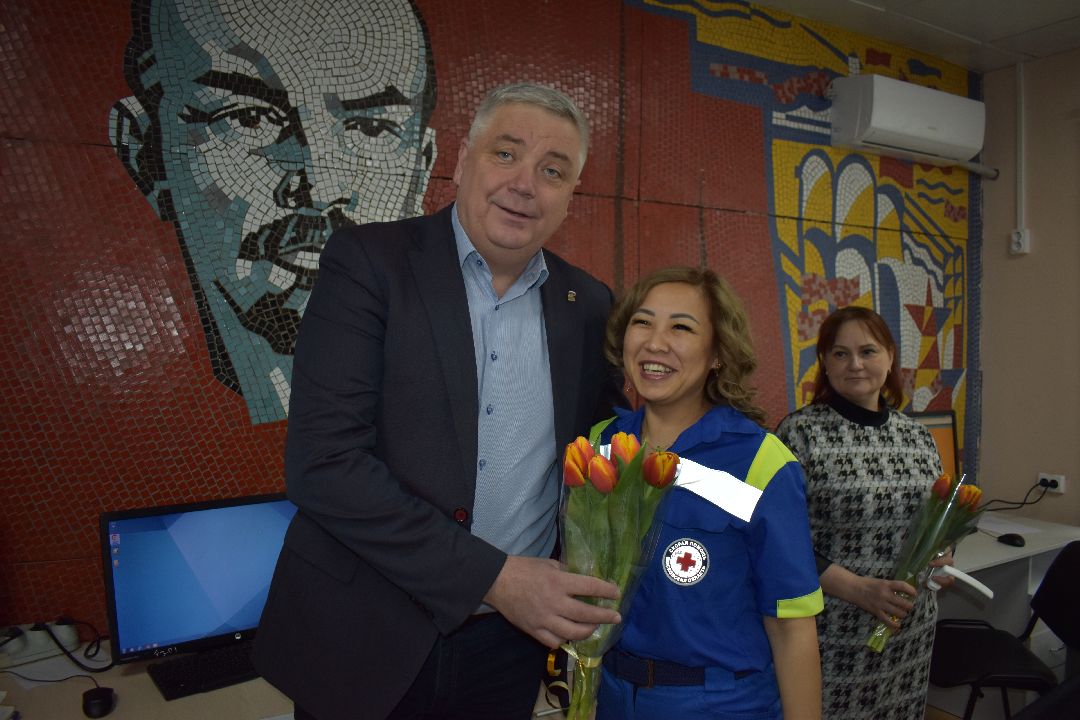 поздравление с 8 марта, Балашиха, депутат, Тарас Ефимов, скорая помощь, тюльпаны, весна, Железнодорожный, медсестра, фельдшер, врач Мособлдума