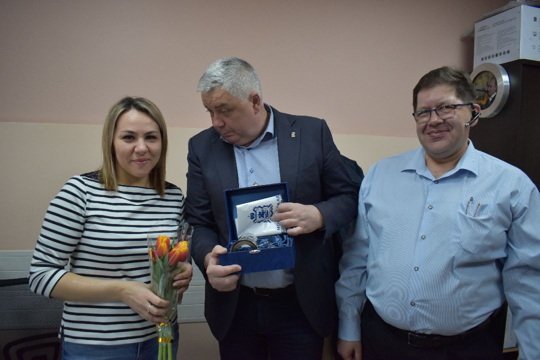 поздравление с 8 марта, Балашиха, депутат, Тарас Ефимов, скорая помощь, тюльпаны, весна, Железнодорожный, медсестра, фельдшер, врач Мособлдума