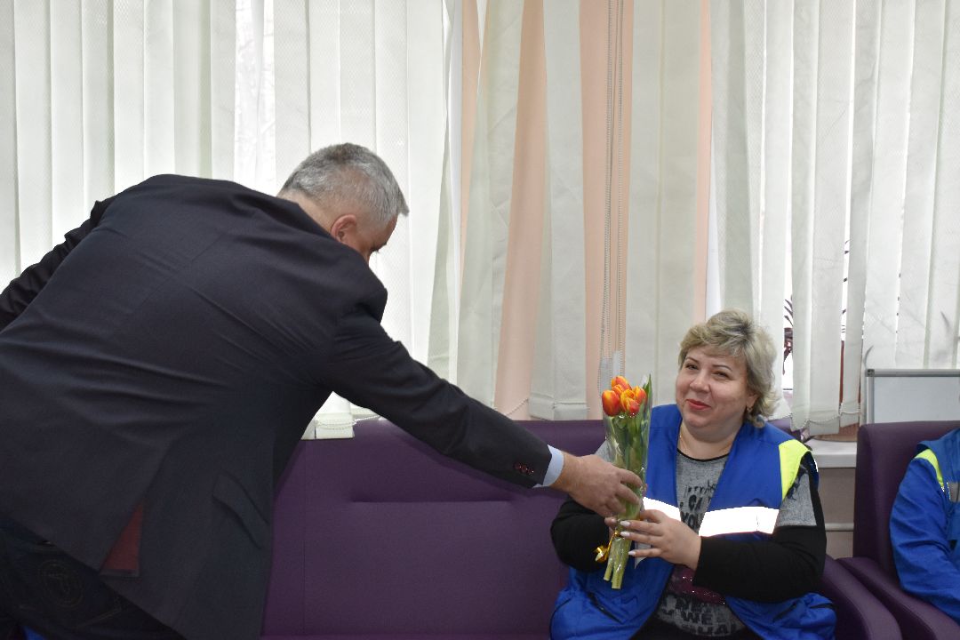 поздравление с 8 марта, Балашиха, депутат, Тарас Ефимов, скорая помощь, тюльпаны, весна, Железнодорожный, медсестра, фельдшер, врач Мособлдума