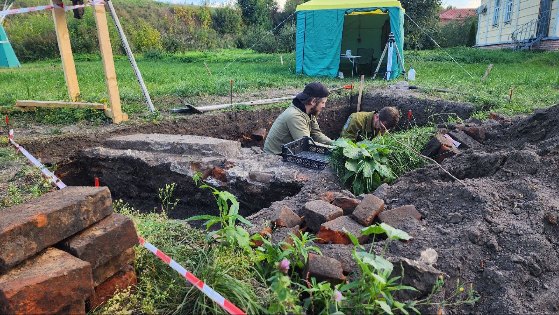 Институт Археологии РАН, Раскопки, Дмитровский кремль,