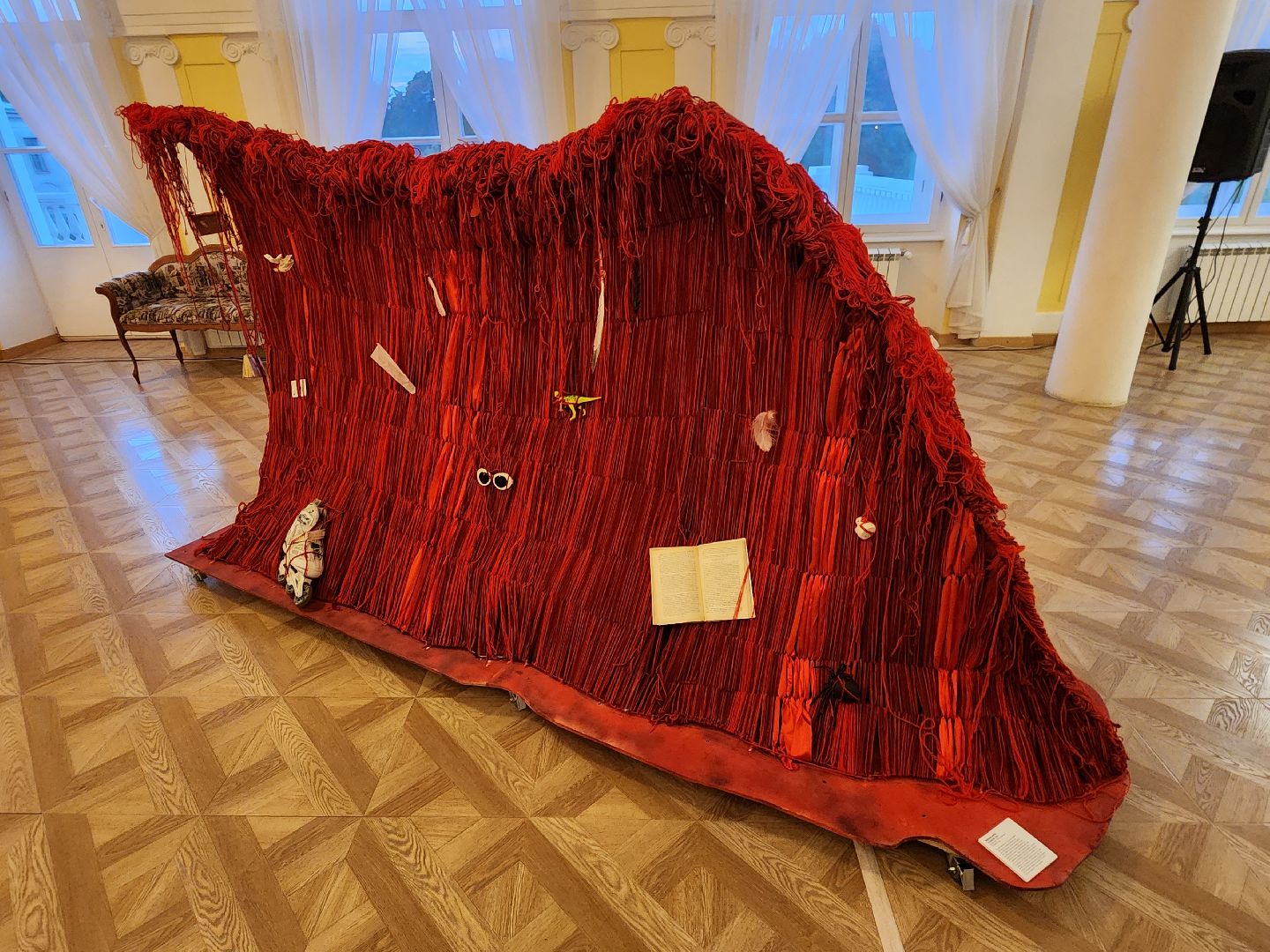 Маша Сидорина, инсталляция, художница, театр Стрела, Нахлынуло,