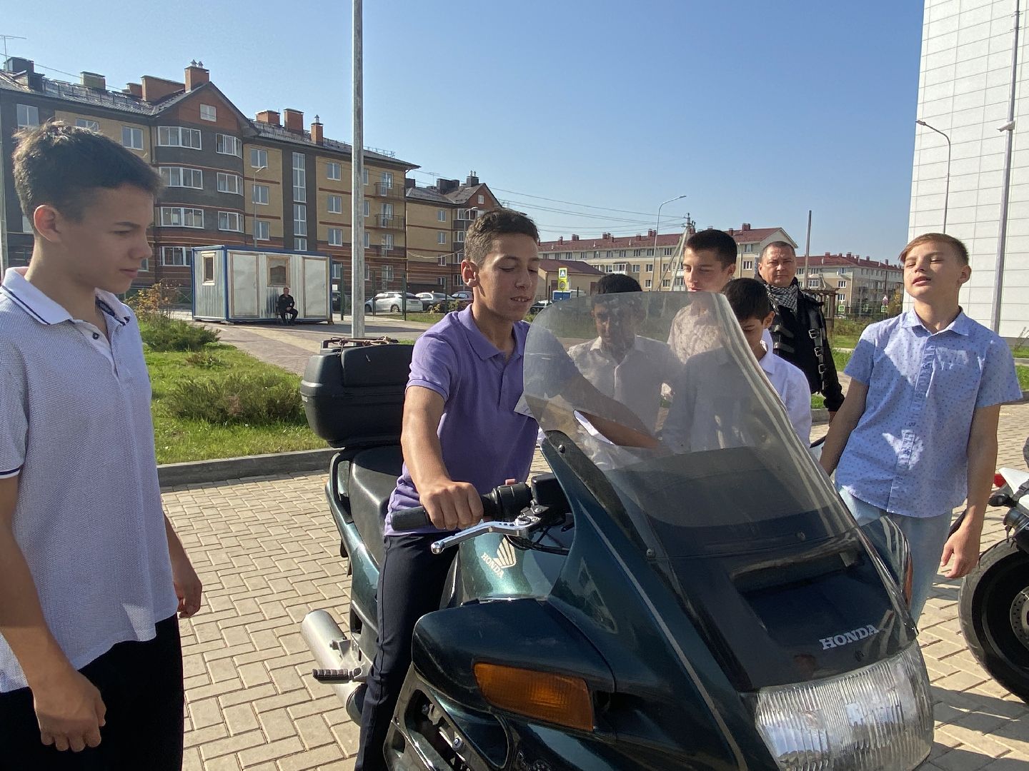 байкеры, мотоциклы, школьники,