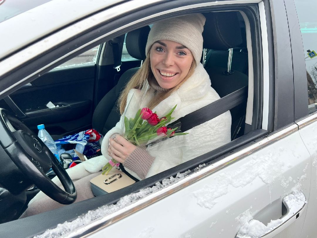 Гибдд, подарок, акция, 8 марта, автоледи, дтп, безопасность, инспектор, ДПС, транспорт, Наро-Фоминск