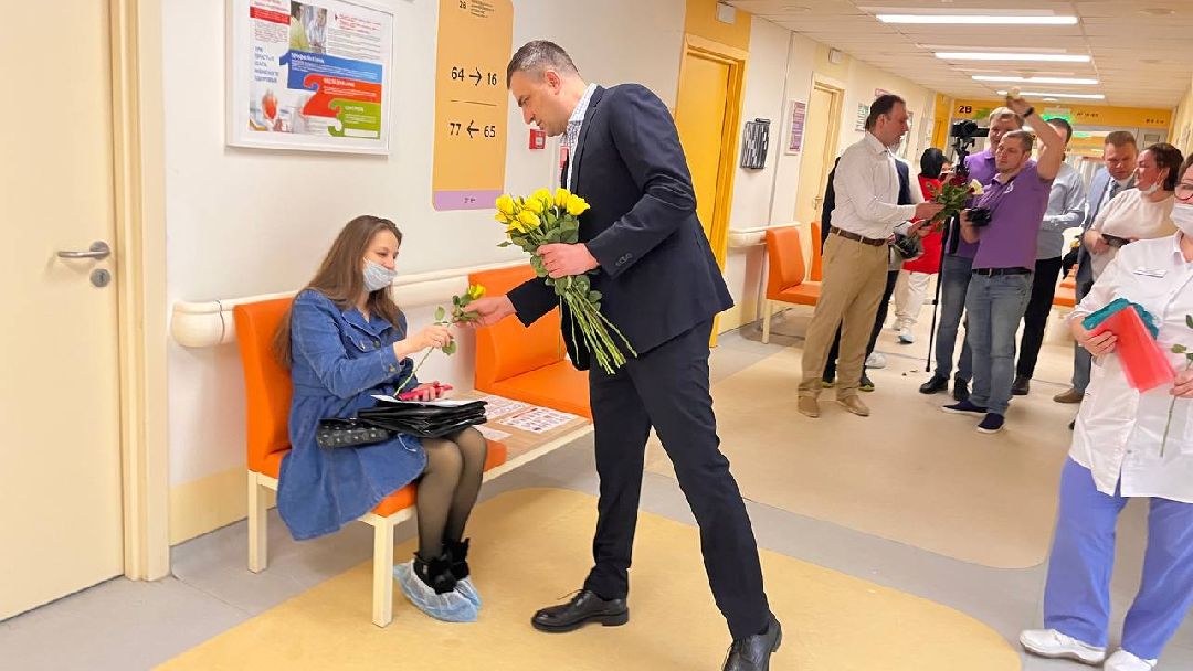 Врачи, перинатальный центр, медицина, подарки, 8марта, сюрприз, белый халат, медики, гинеколог, роды, рождаемость, патологтя, беременность