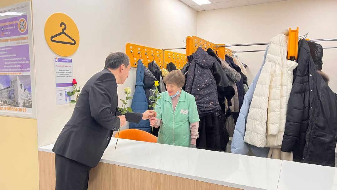 Врачи, перинатальный центр, медицина, подарки, 8марта, сюрприз, белый халат, медики, гинеколог, роды, рождаемость, патологтя, беременность