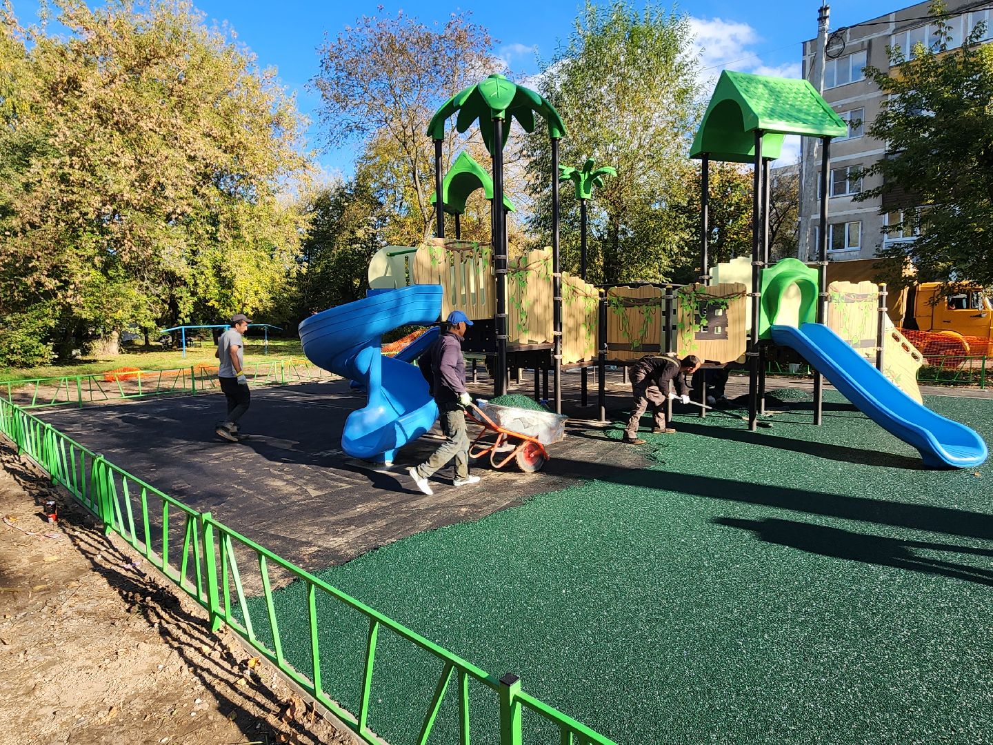 благоустройство дворов, улица космонавтов, серпухов, детская игровая площадка, дети,