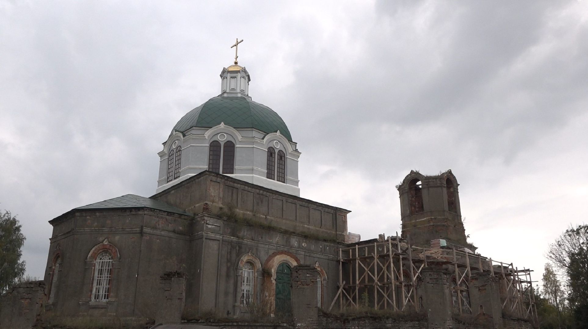 хор Апрель, восстановление храма,